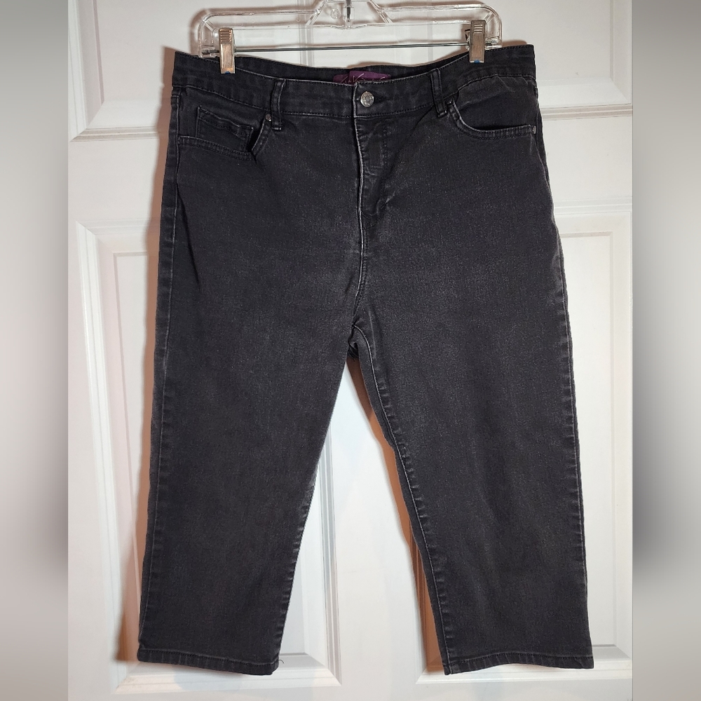 Gloria Vanderbilt Stretchy Black Capri Jeans Size 14